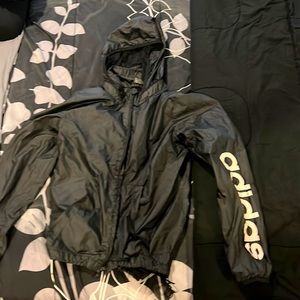 I haven’t wore it in 1 year , I’m selling it because I wanna change my look.